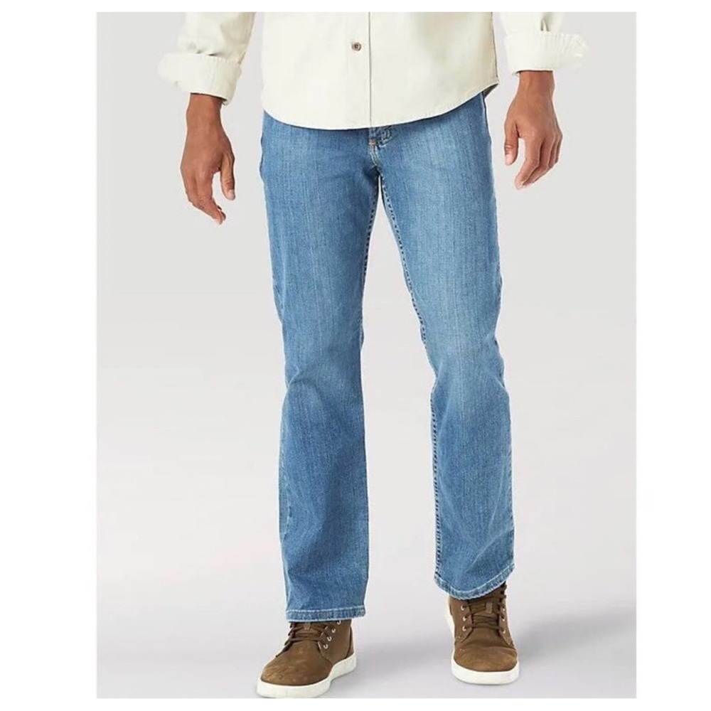 Wrangler light wash denim western cowboy jeans / 36 x 30